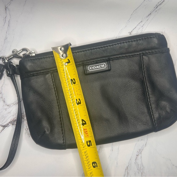 COACH PARK MEDIUM BLACK LEATHER WRISTLET WALLET CARD HOLDER 2 Compartment
